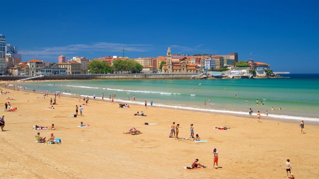 San Lorenzo Beach in Gijón